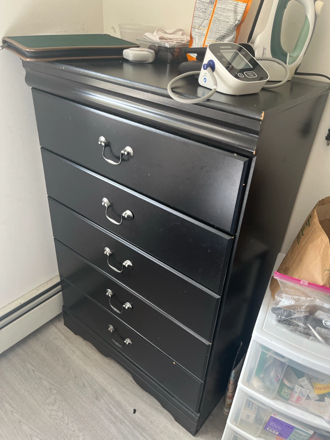 Black Five-Drawer Dresser