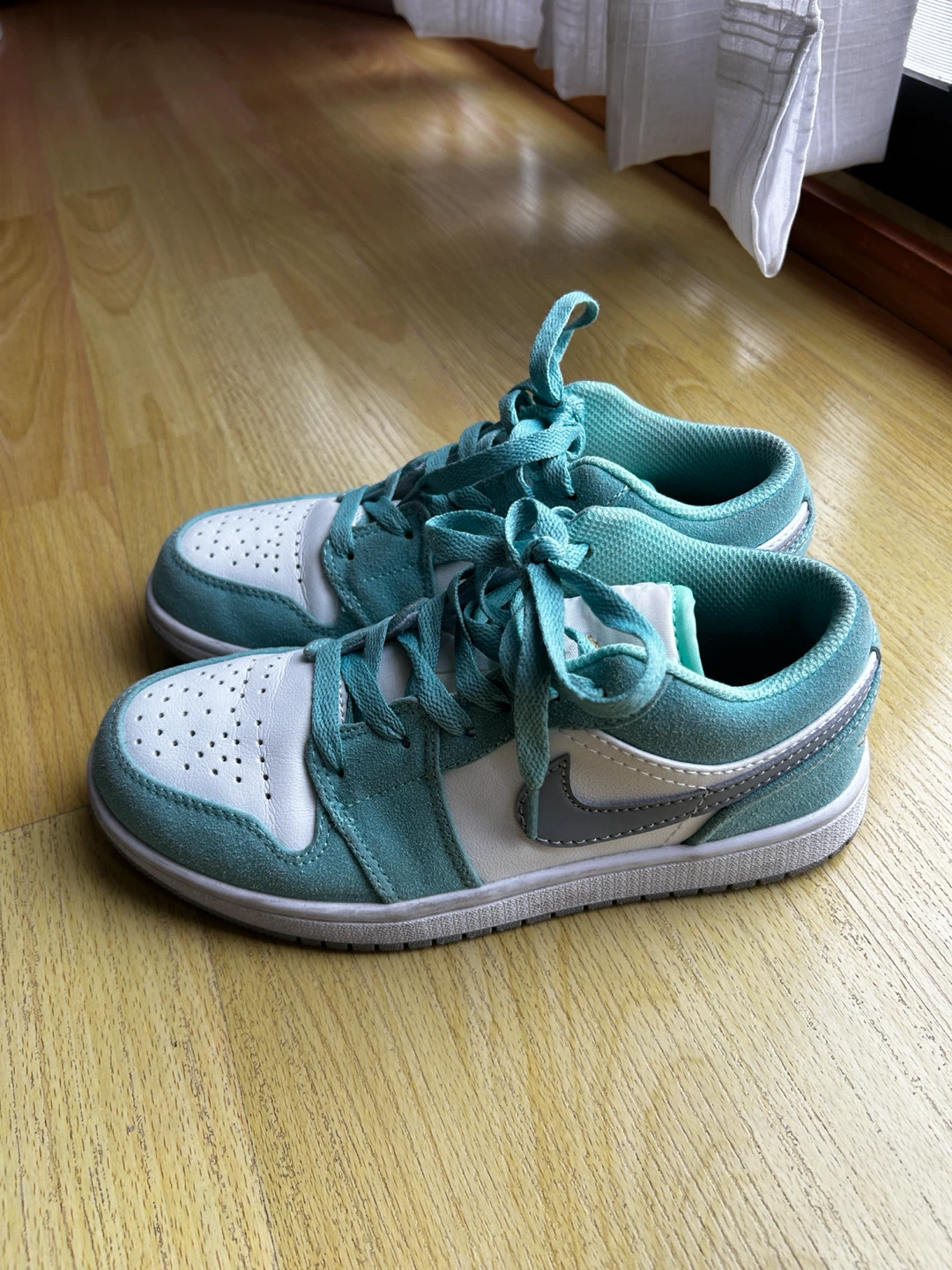 Nike Air Jordan 1 Low Shoes - photo 2