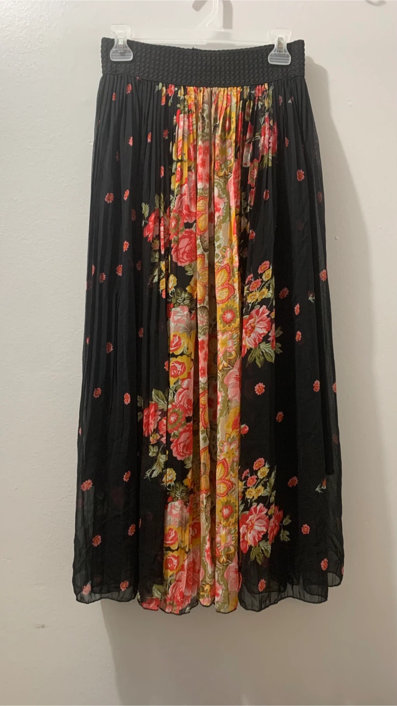 Floral pleated maxi skirt