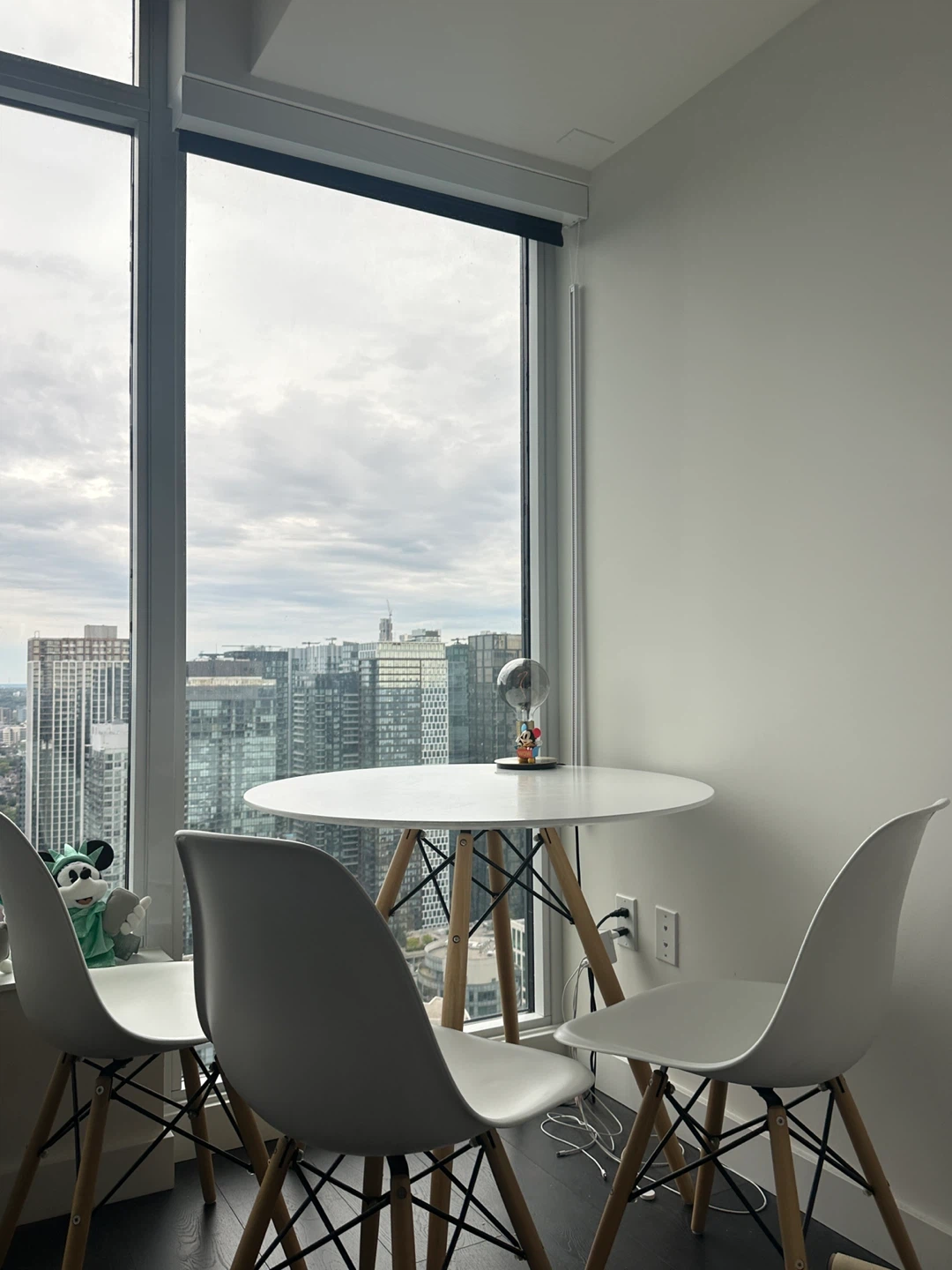Structube White Round Dining Table w/ 3 chair