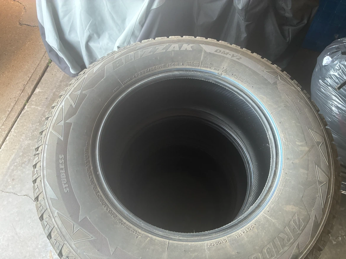 4 Bridgestone Blizzak DM-V2 Tires P275/65R18 - photo 3