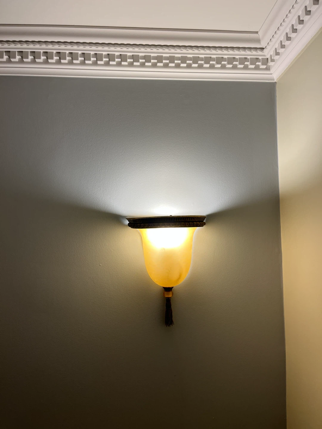 Traditional Style Wall Sconce Light
