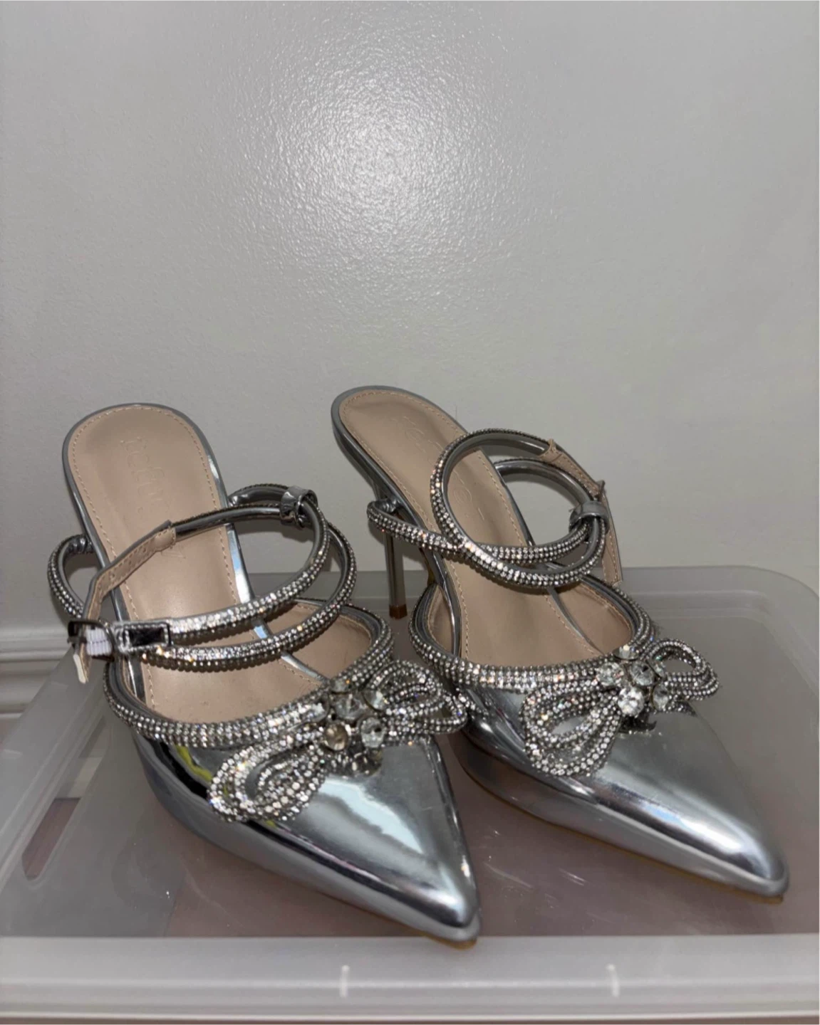 Refuge silver rhinestone bow heels - photo 4