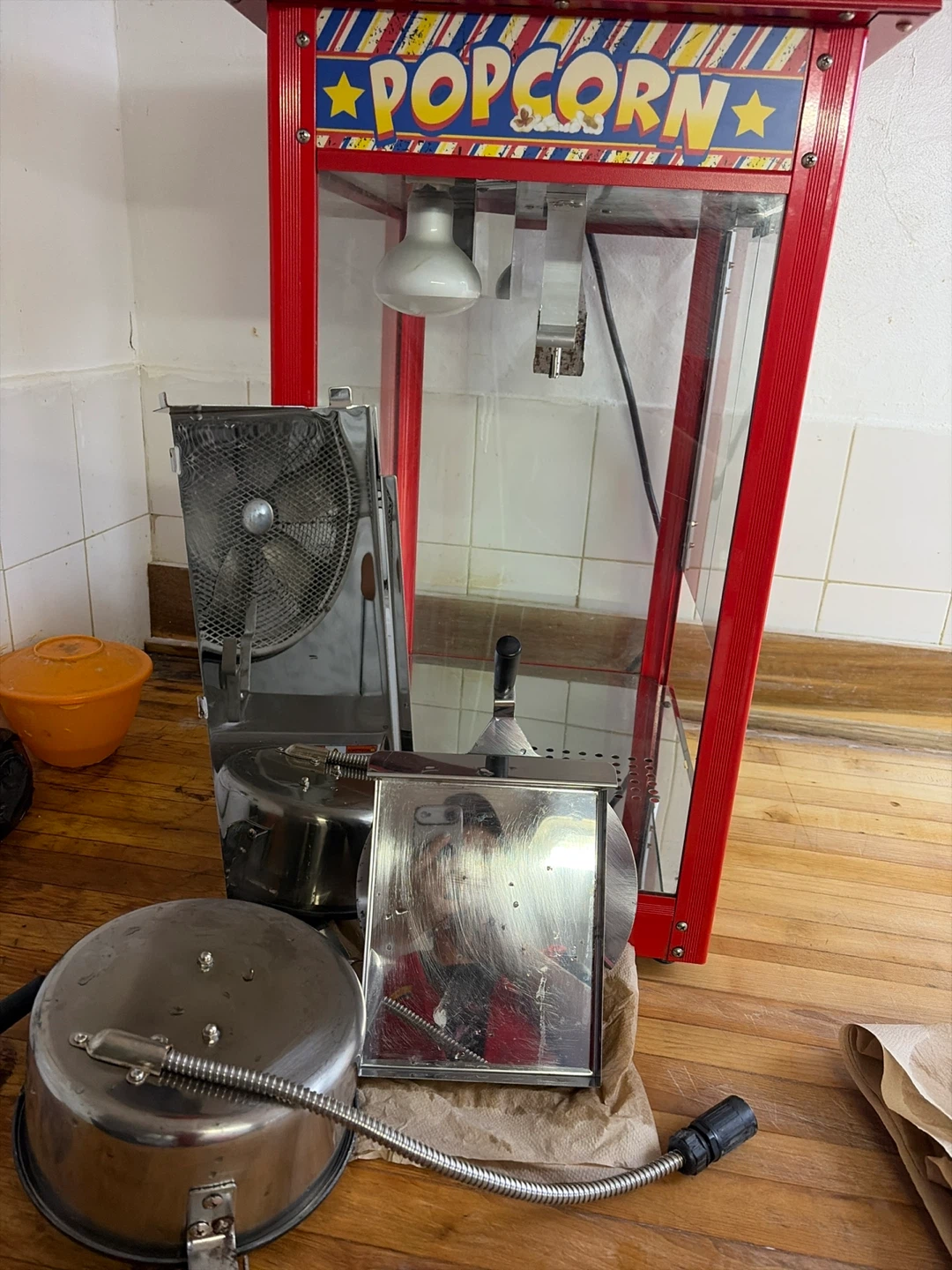Winco Commercial Popcorn Machine - photo 3