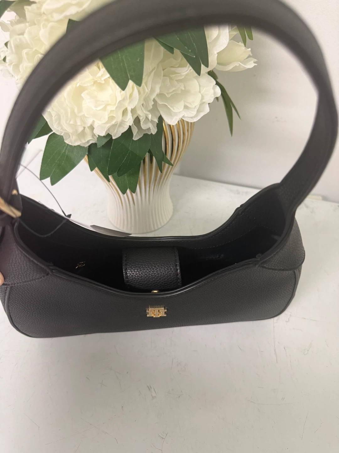 Tommy Hilfiger Black Shoulder Bag - photo 4