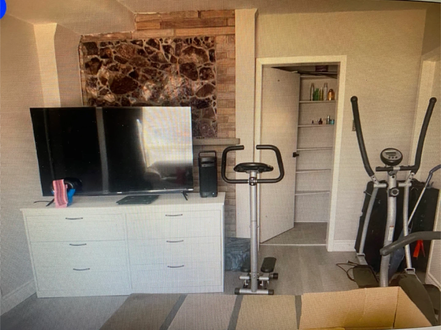 Furnished/or Unfirnished 1 bedroom apt. Oct 10.