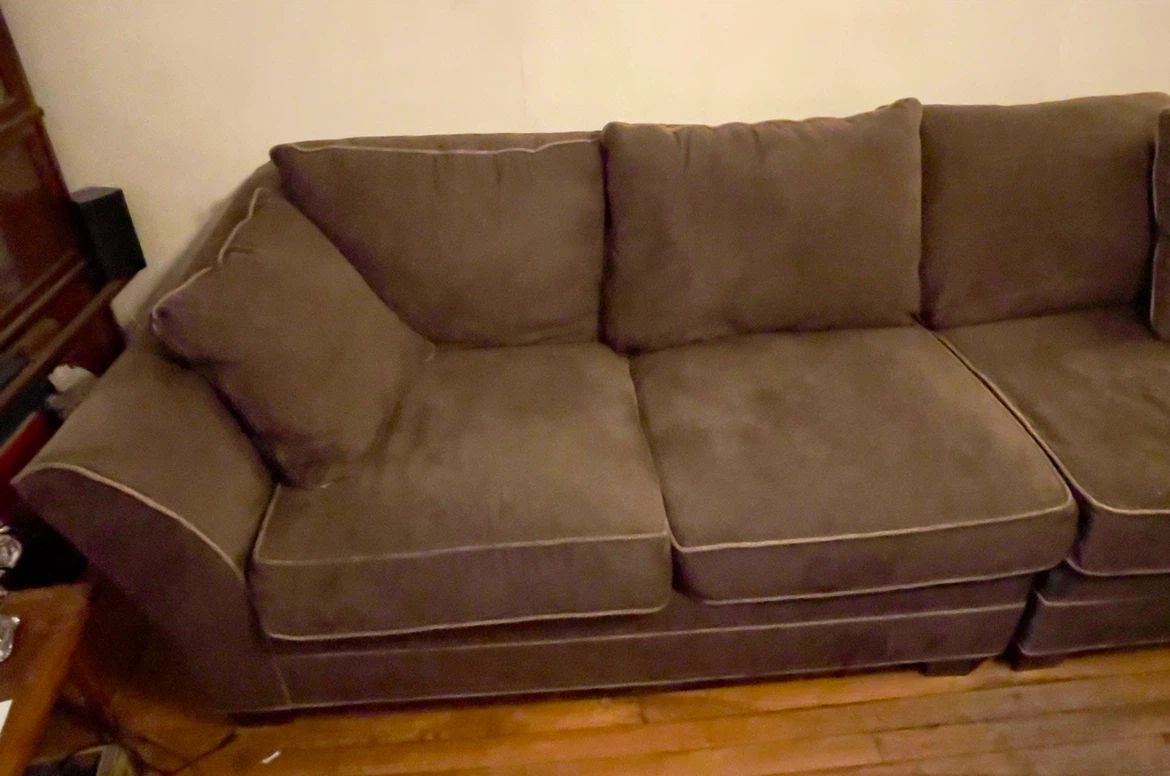 Comfy large sectional - photo 2