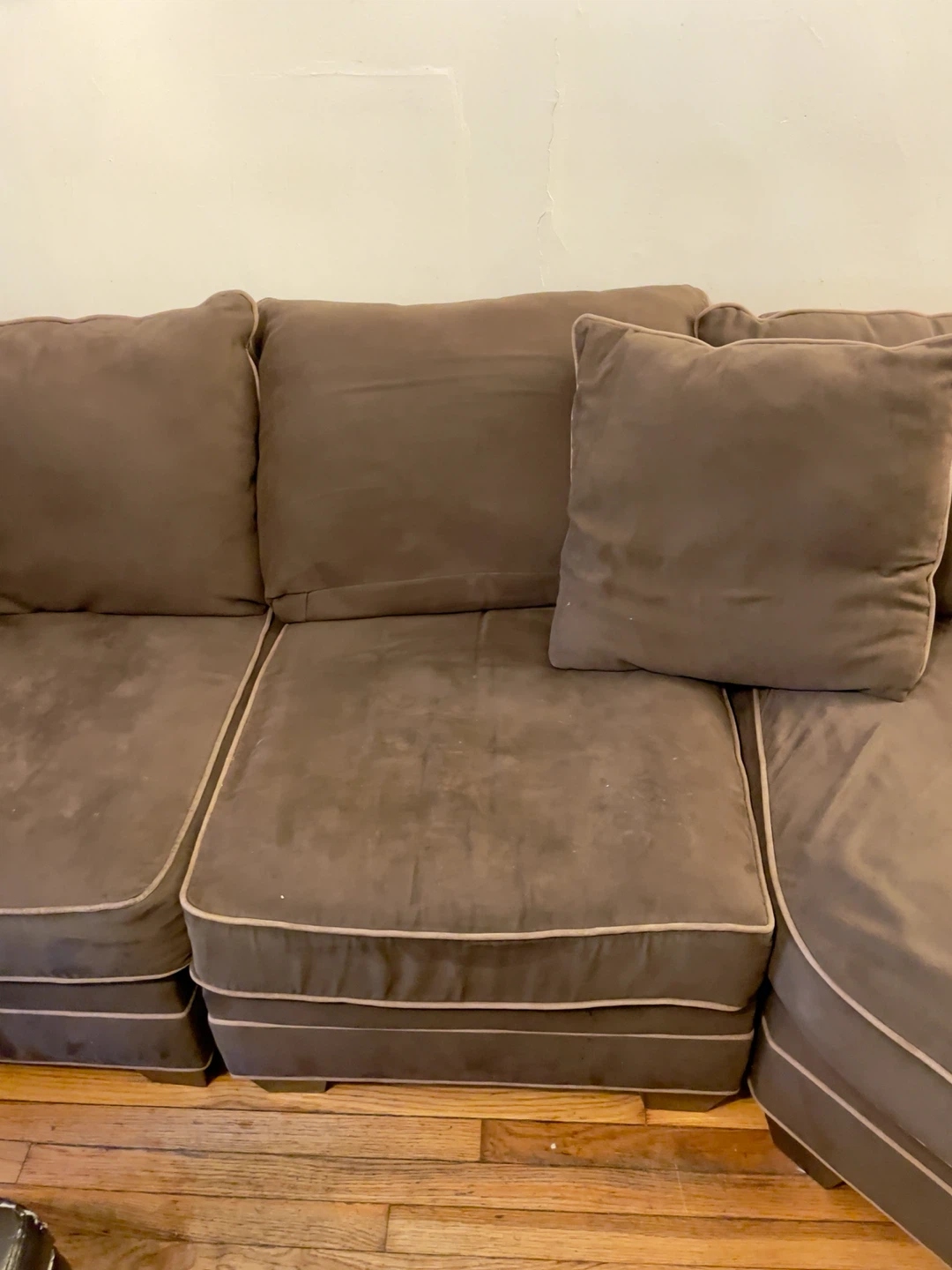 Comfy large sectional - photo 3