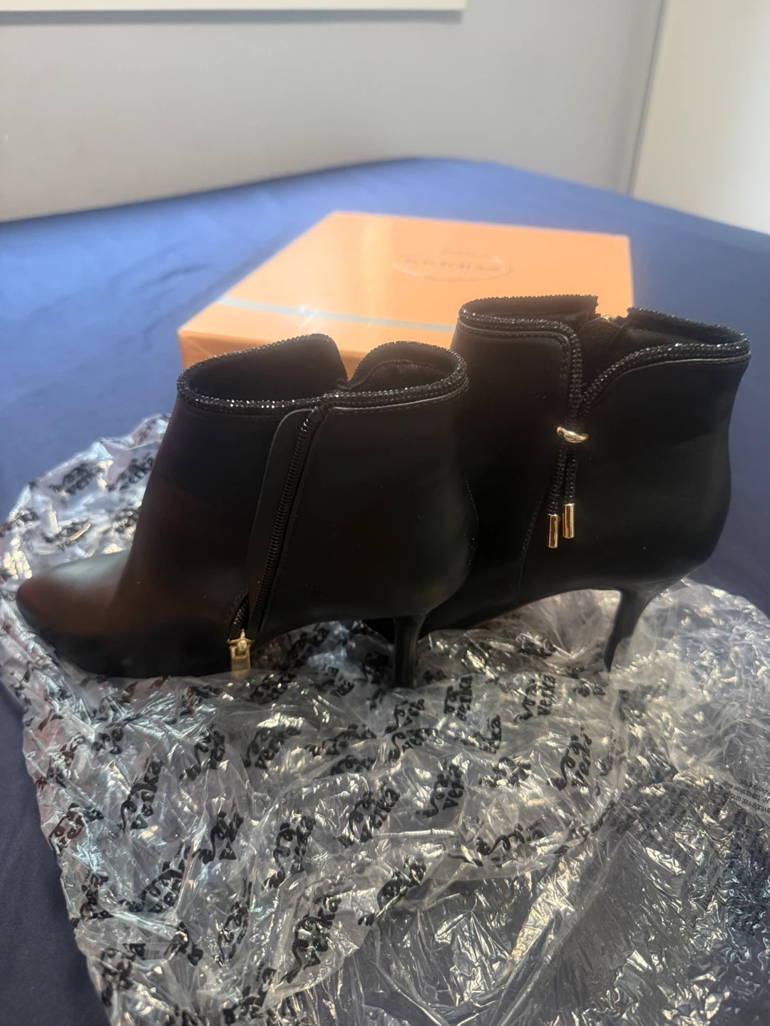 Kiddi Black Ankle Boots Size 37 - photo 2