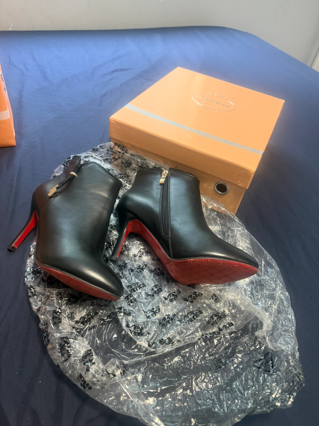 Kiddi Black Ankle Boots Size 37 - photo 3