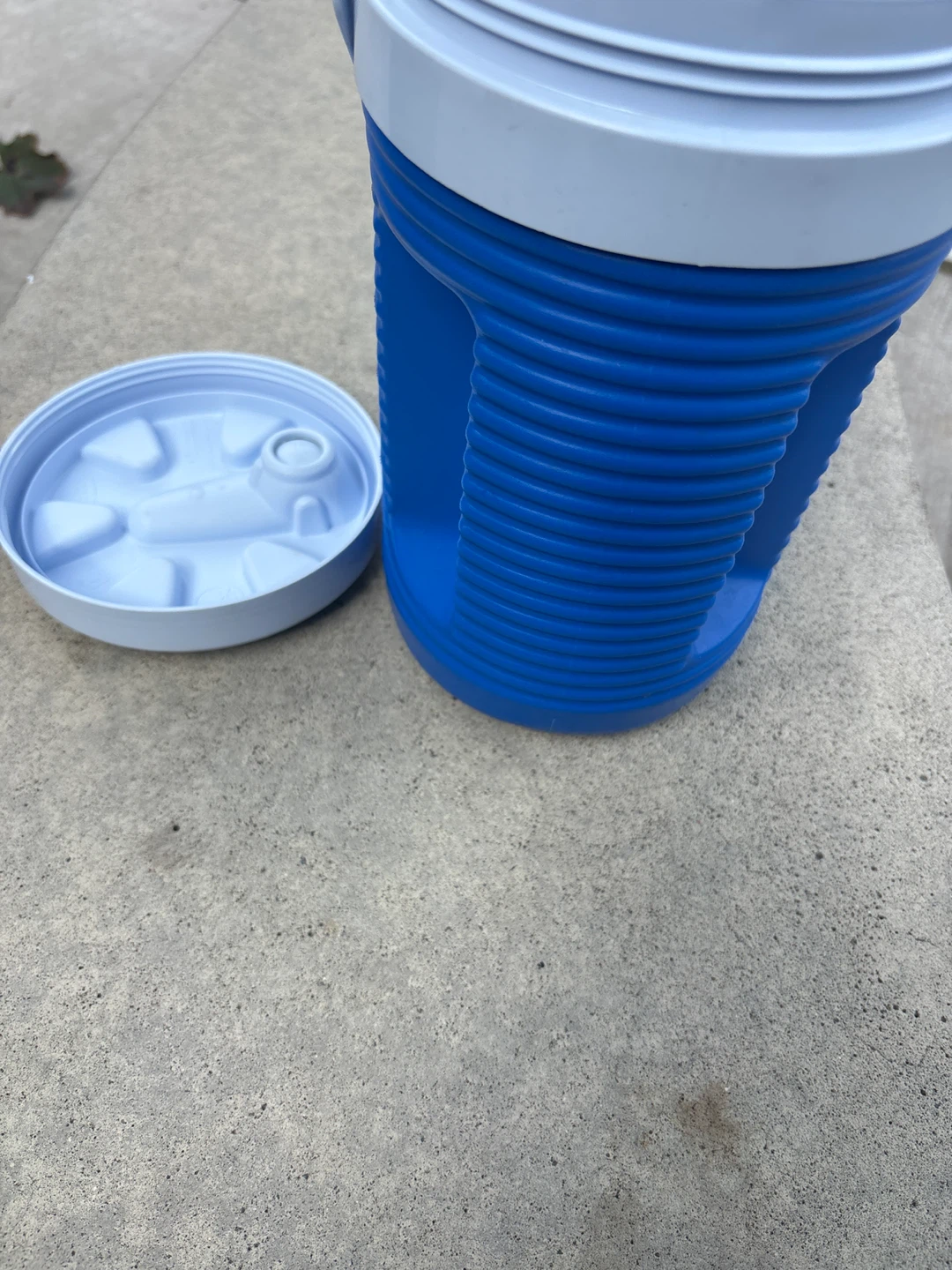 Rubbermaid Blue Insulated Jug - photo 4