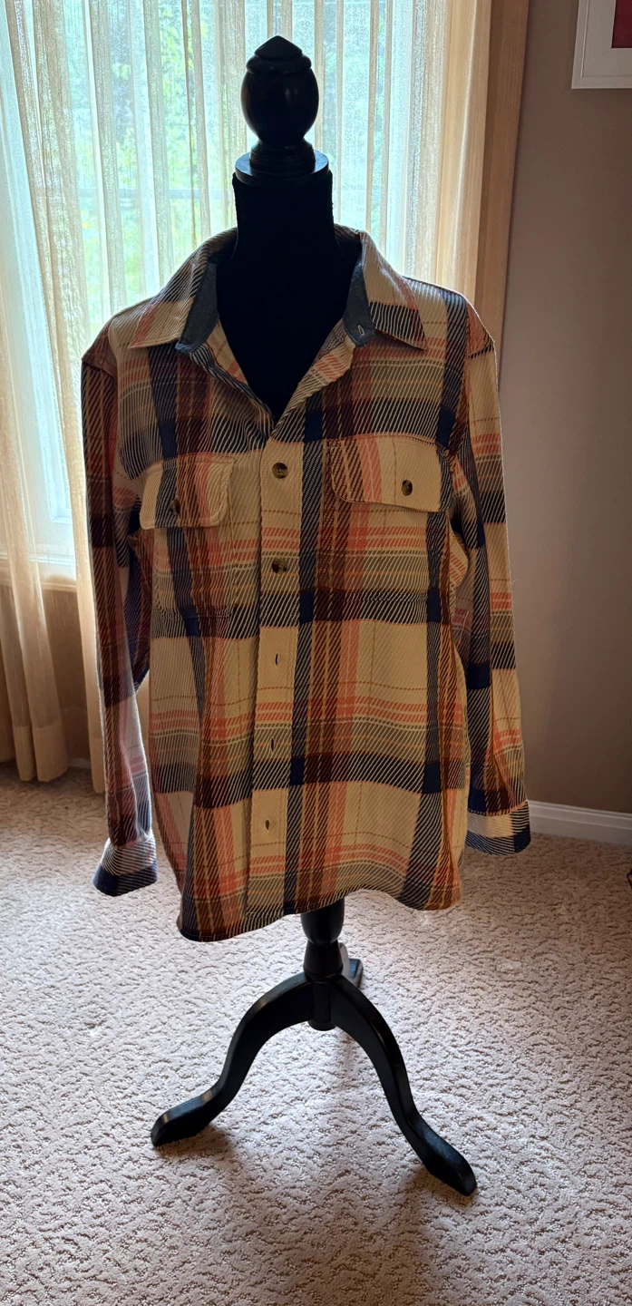 ✨✨Old Navy Plaid Button-Up Shirt