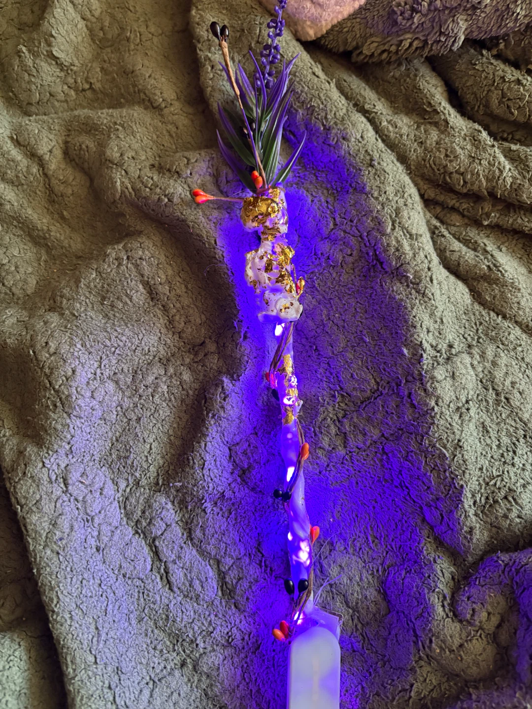 Light-up decorative wand