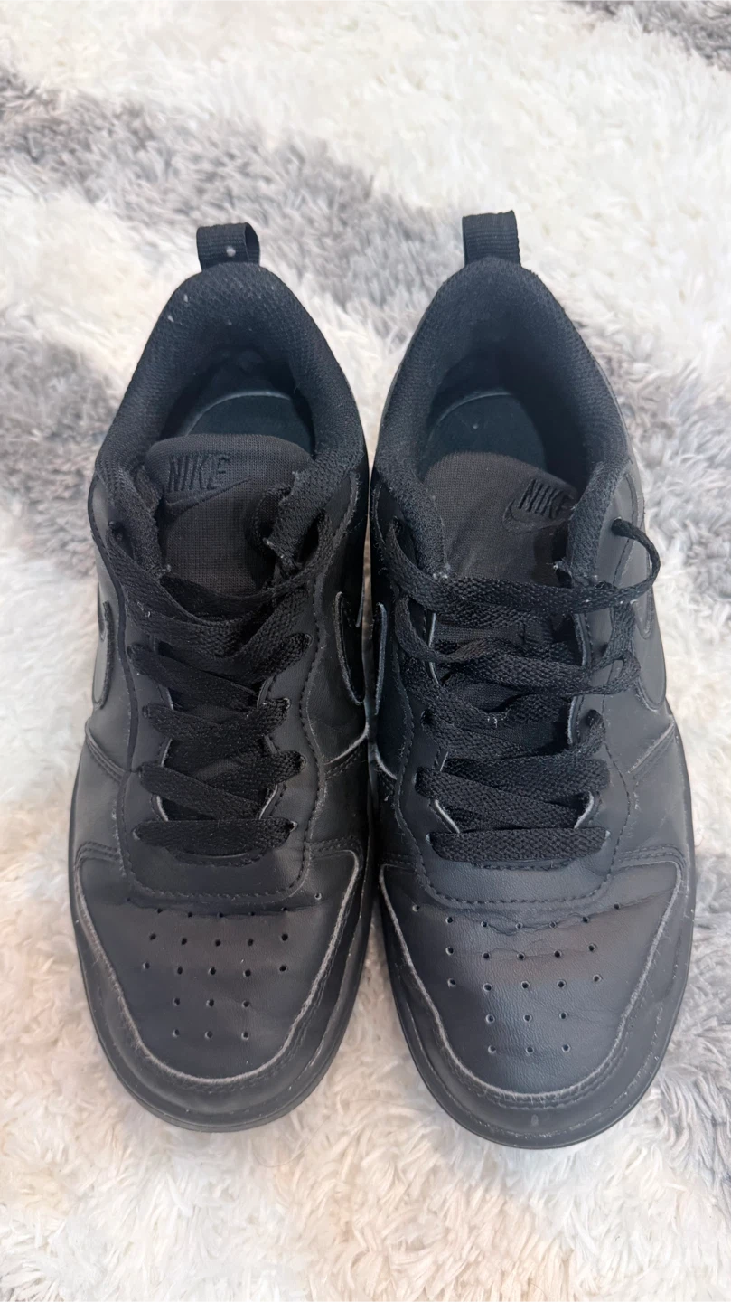Nike Black Kids Sneakers Size 4Y