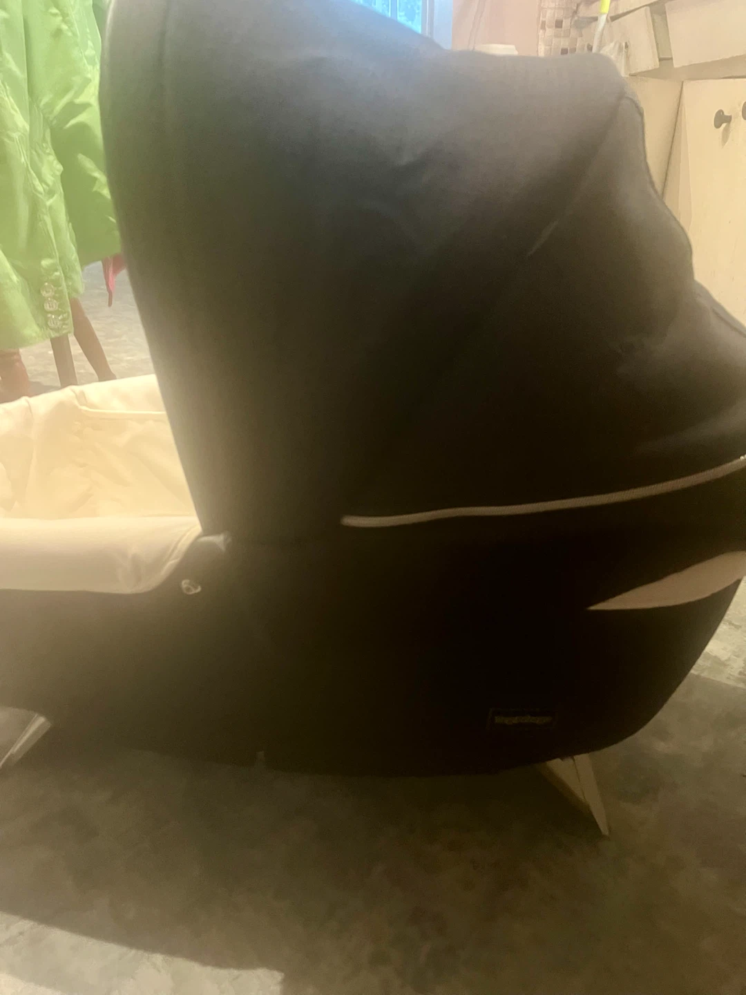 Free Beautiful Peg Perego Bassinet - photo 4