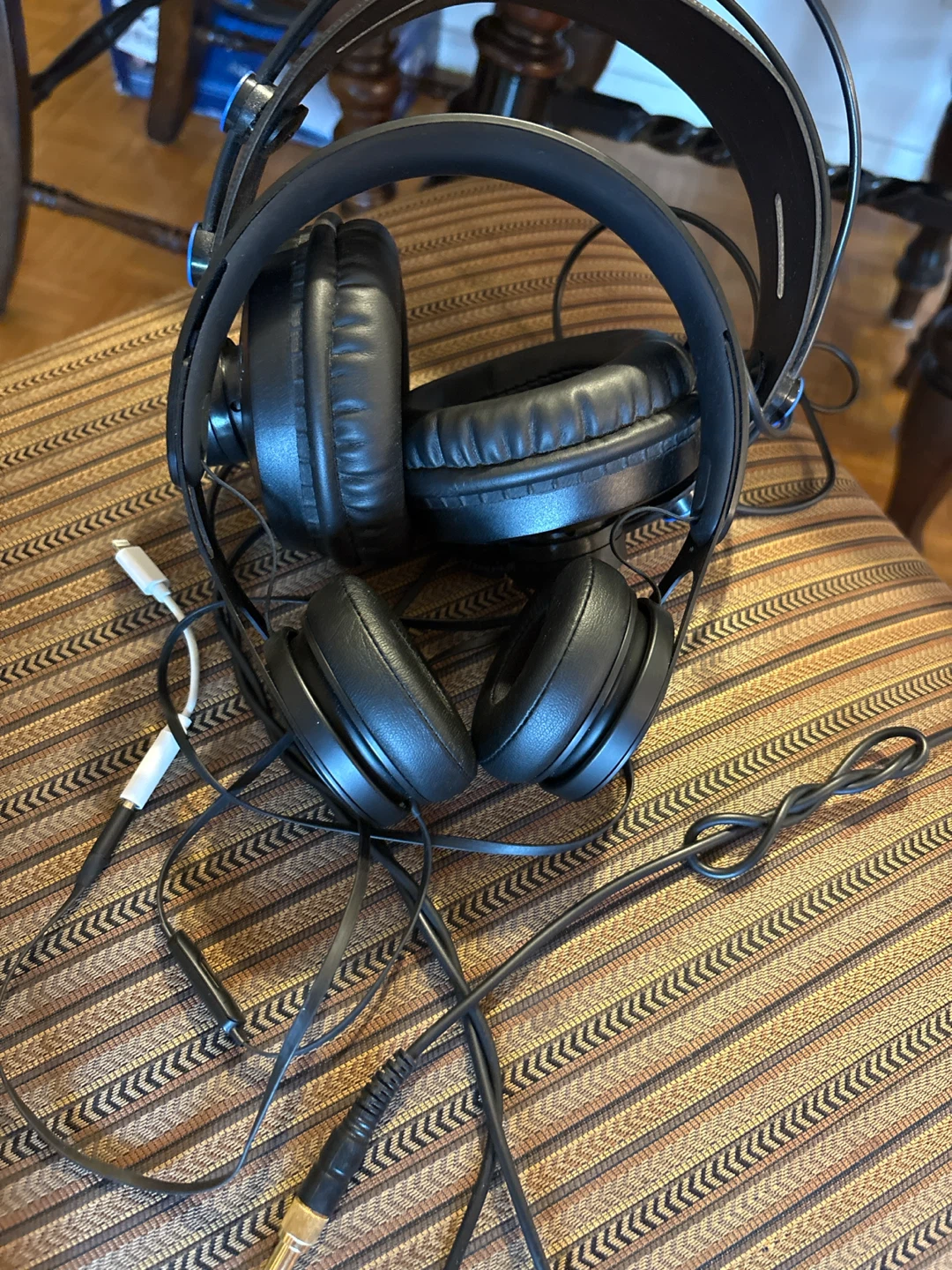 Two pairs of over-ear headphones - photo 2