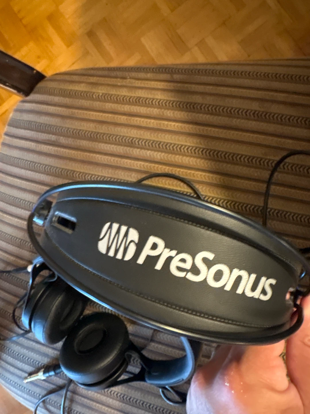 Two pairs of over-ear headphones - photo 4