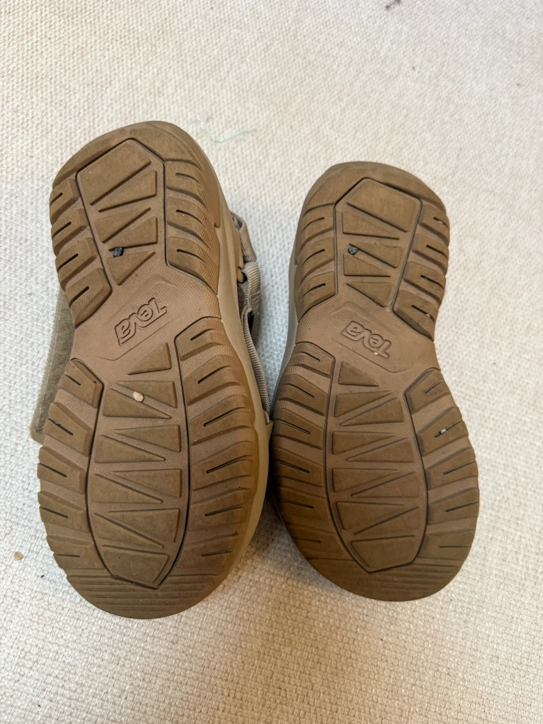 Teva Beige Sandals Size 6 - photo 3