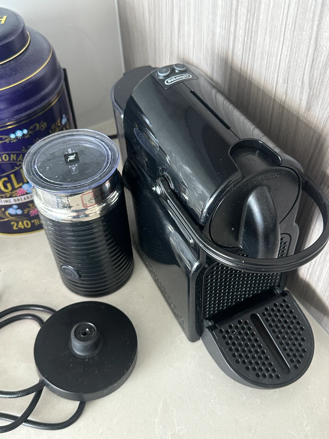 DeLonghi Nespresso Machine with Aeroccino