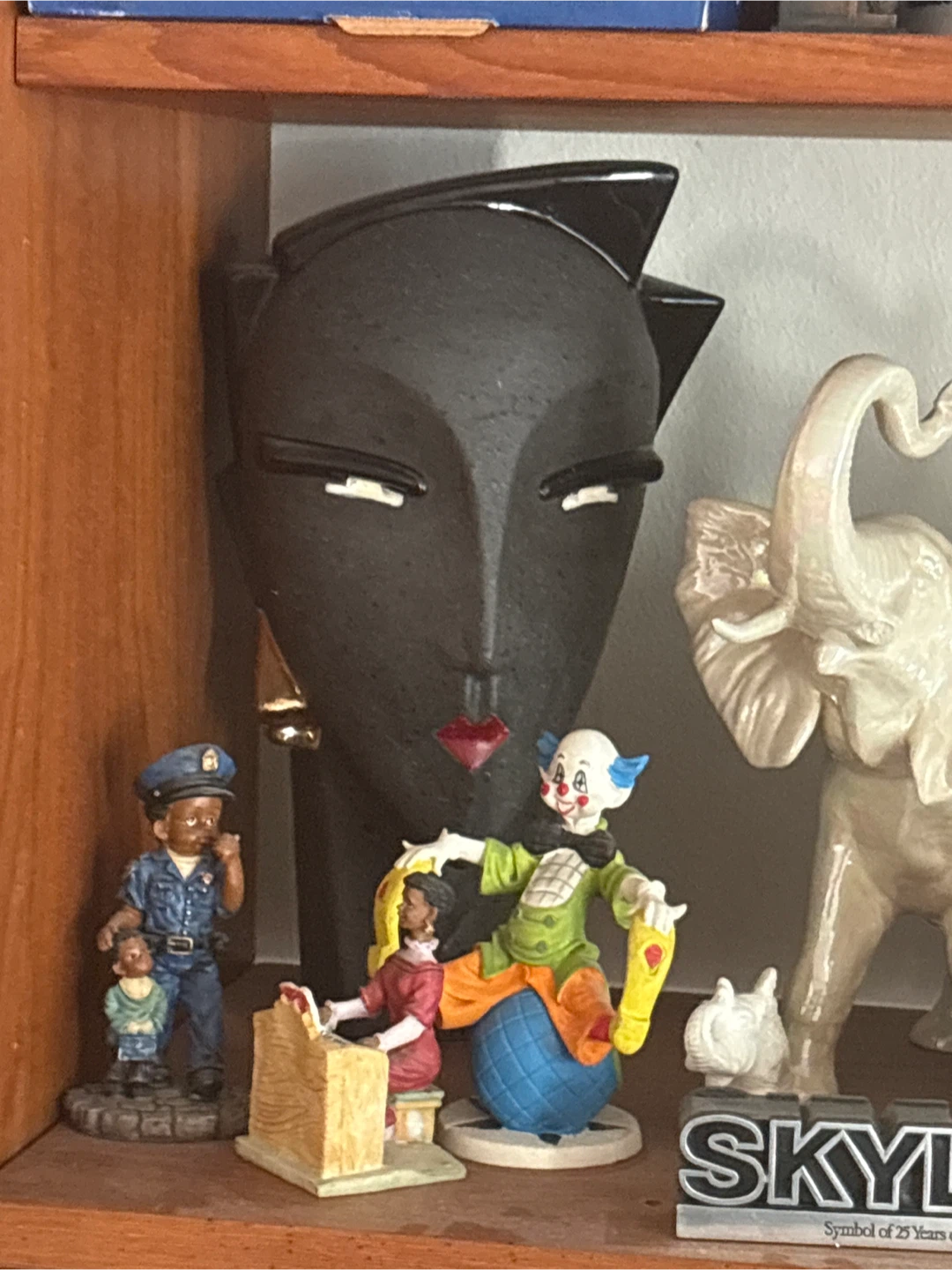 Assorted Abstract Porcelain vases and statues - photo 3