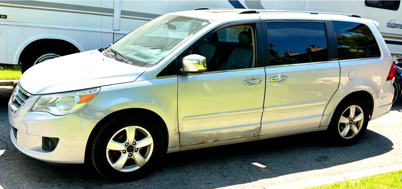 Volkswagen Routan Minivan