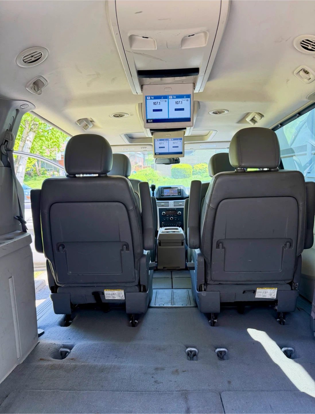 Volkswagen Routan Minivan - photo 5