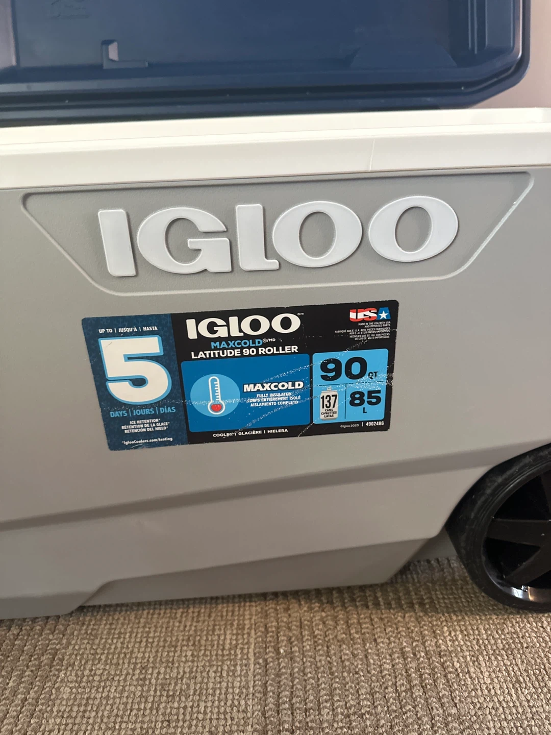 Igloo MaxCold Latitude 90 Roller Cooler
