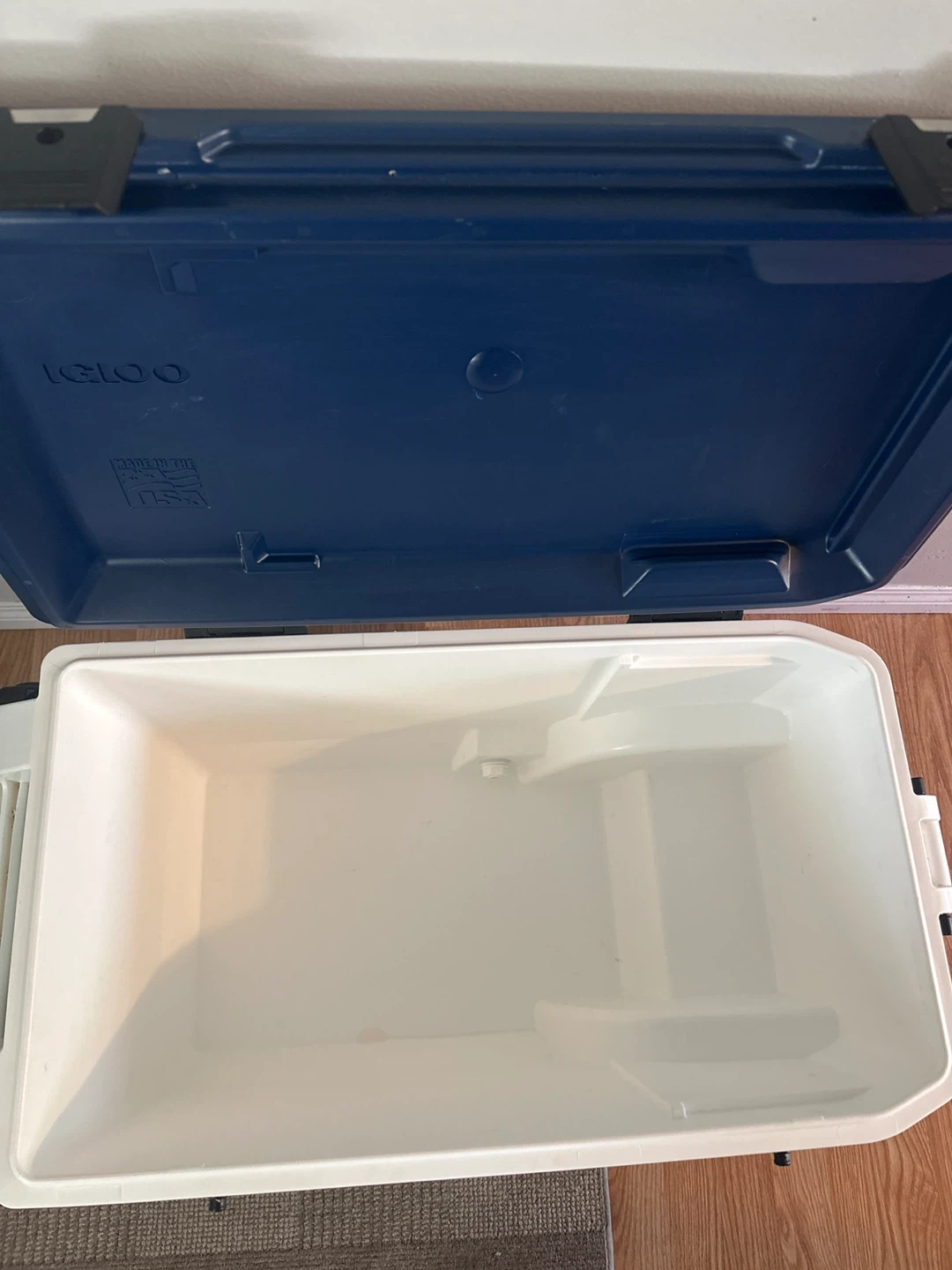 Igloo MaxCold Latitude 90 Roller Cooler - photo 3