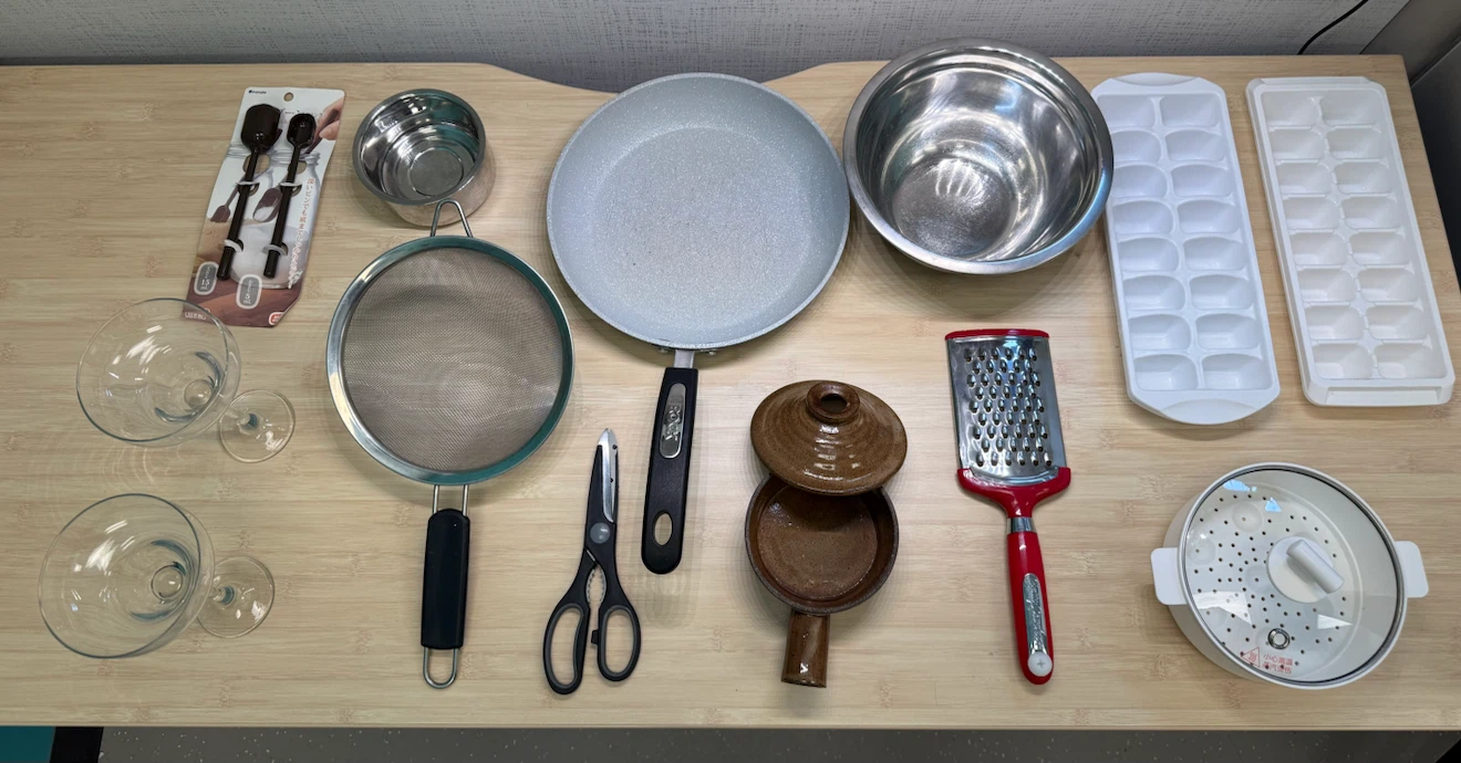 Kitchenware Assortment including The Rock Pan