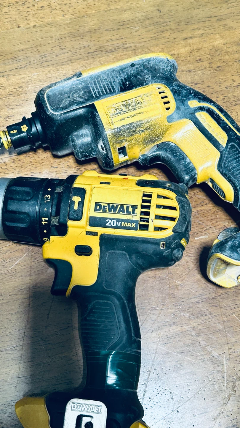 2 DeWALT 20V MAX Cordless Tools – NOT WORKING – For Parts Only - photo 2