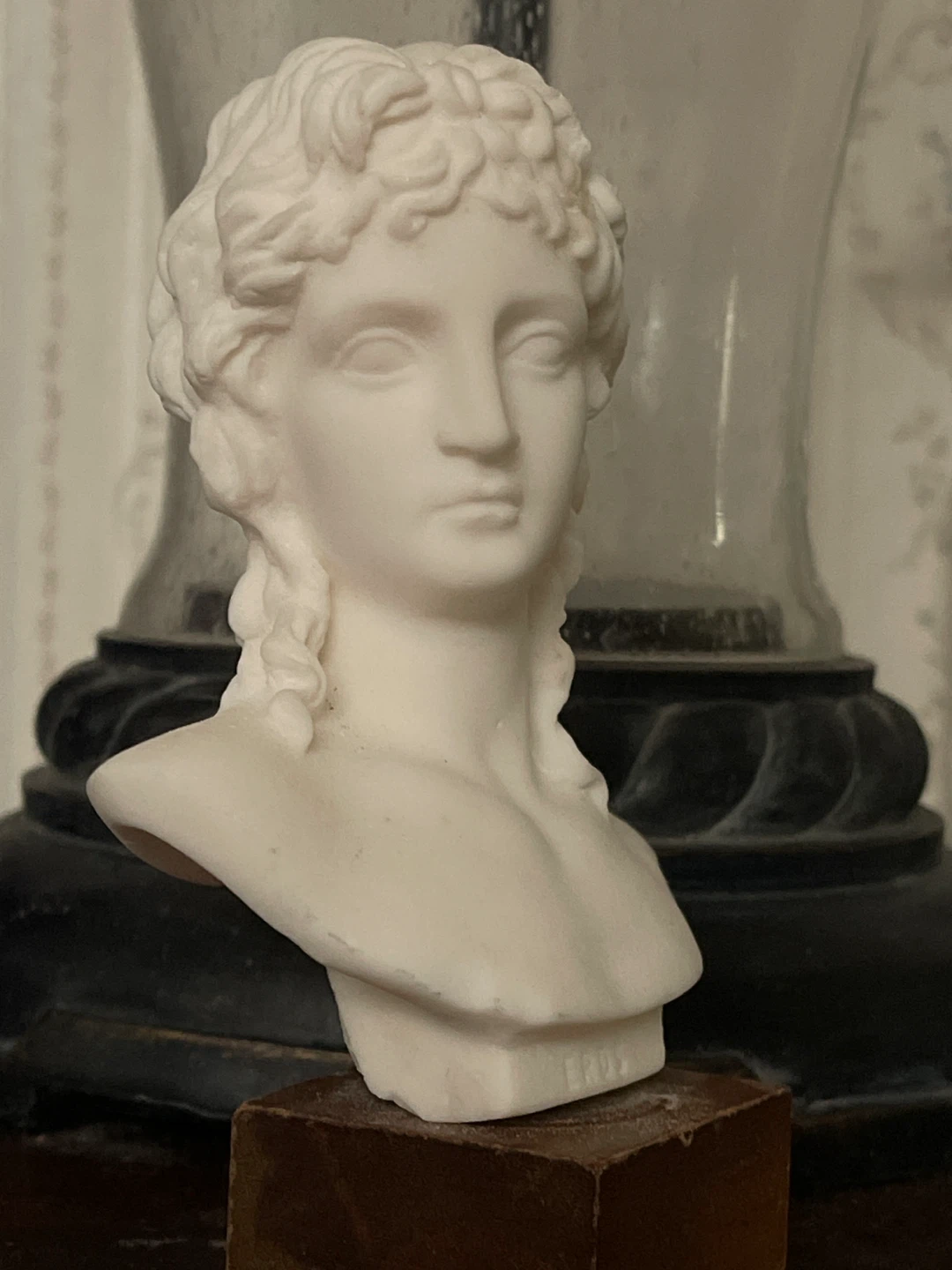 Eros Alabaster Bust Sculpture - photo 2
