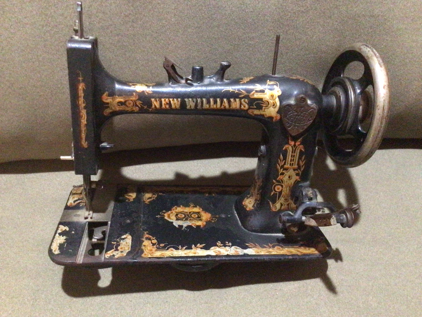 Vintage New Williams sewing machine - photo 2