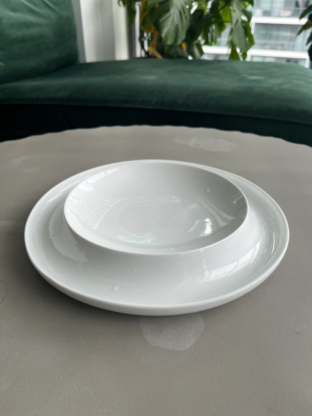 White ceramic hors d’oeuvres platter