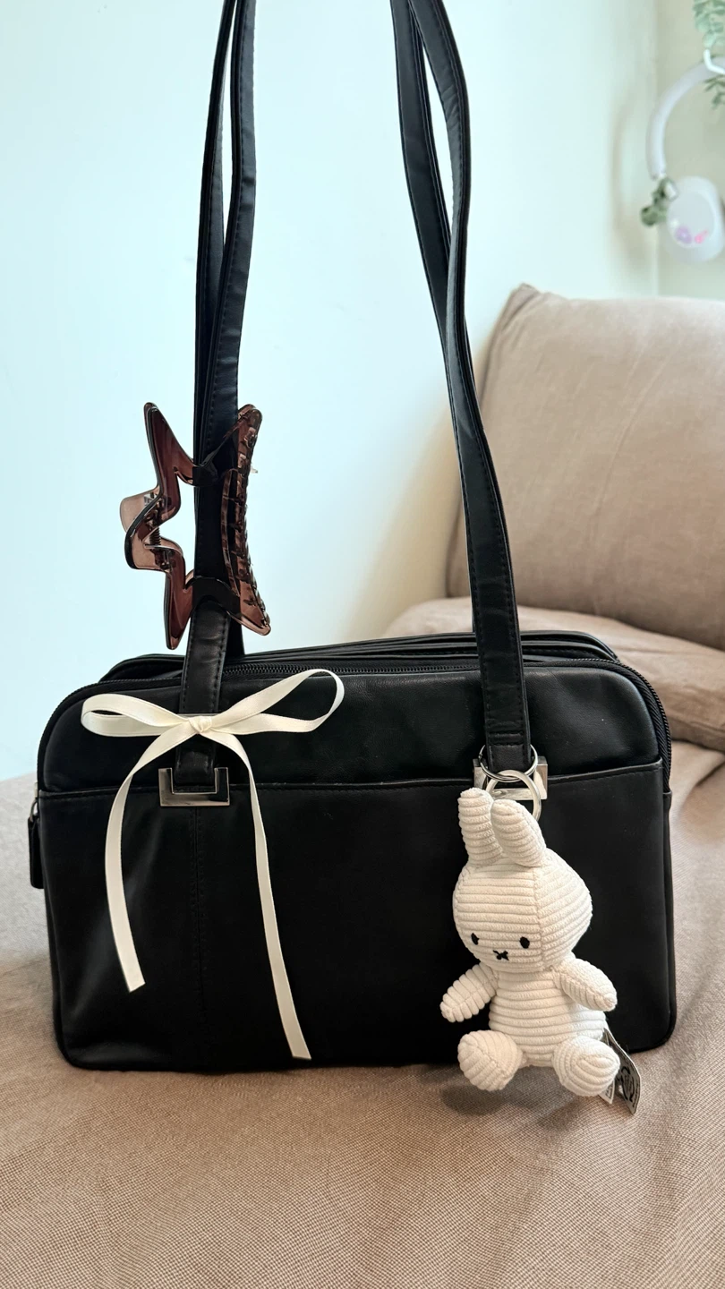 Black shoulder bag