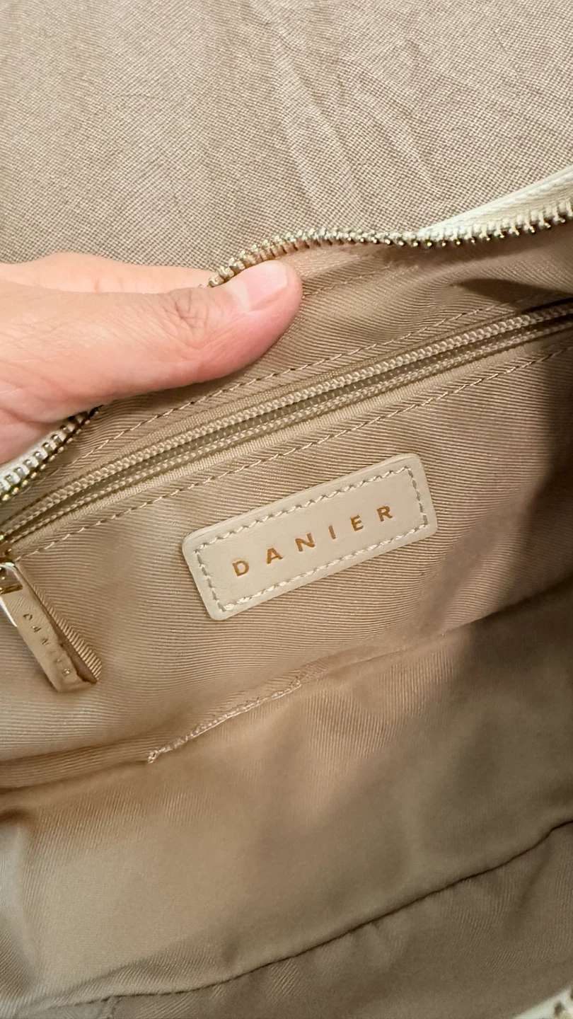 Danier Cream and Brown Shoulder Bag - photo 3