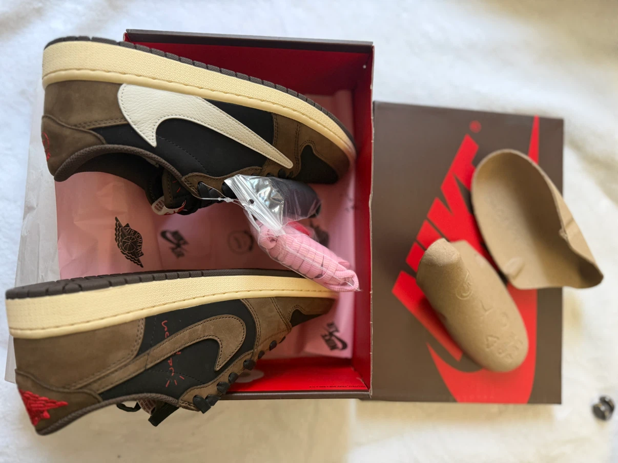 Size 9.5 us. Nike Air Jordan 1 Low Travis Scott Mocha - photo 2