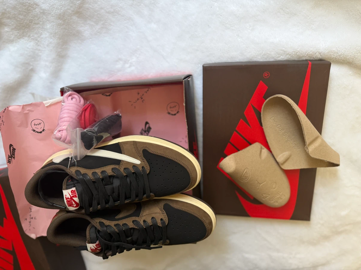 Size 9.5 us. Nike Air Jordan 1 Low Travis Scott Mocha - photo 4