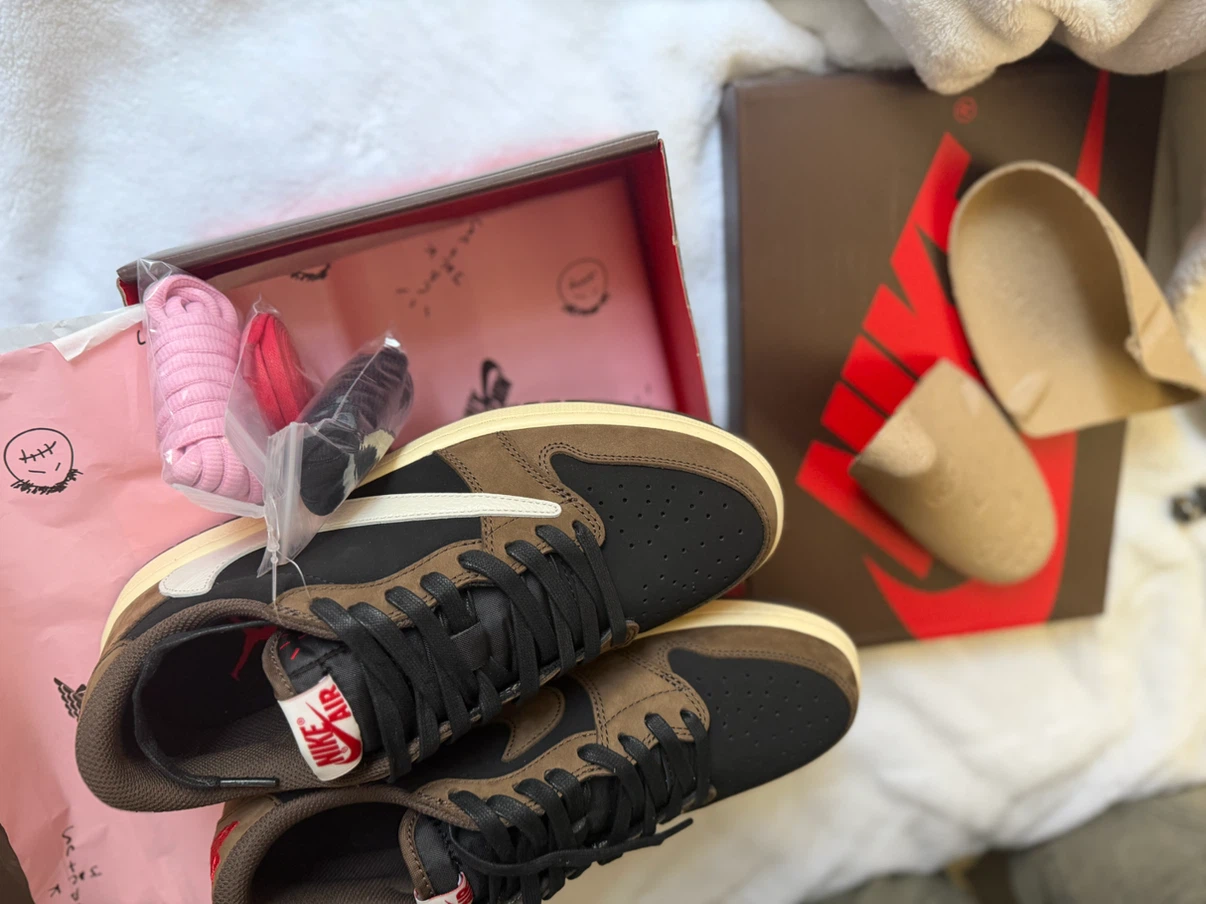 Size 9.5 us. Nike Air Jordan 1 Low Travis Scott Mocha - photo 5