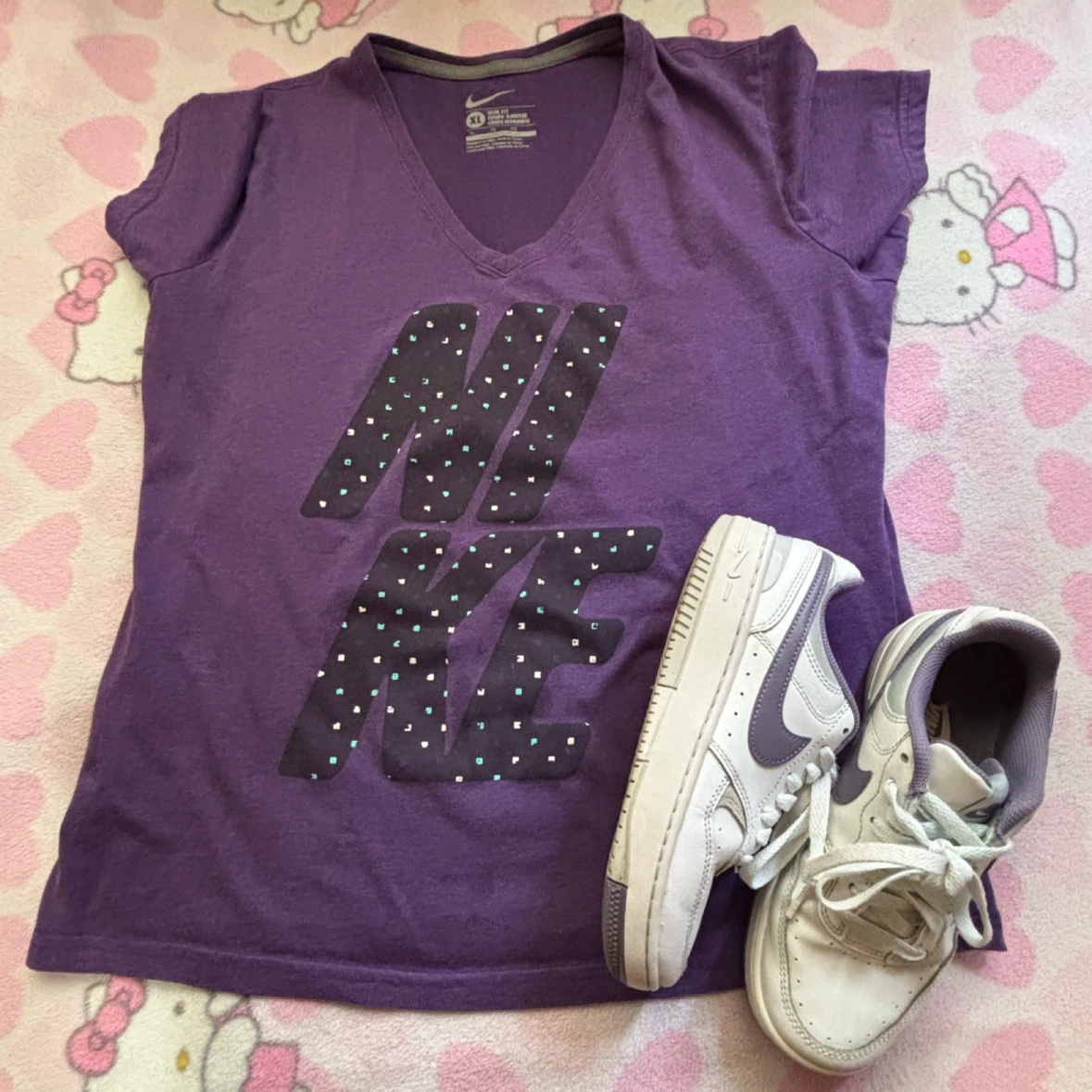 Nike Bundle: Sneakers & T-Shirt - *Size Women 6.5 & XL* - photo 2
