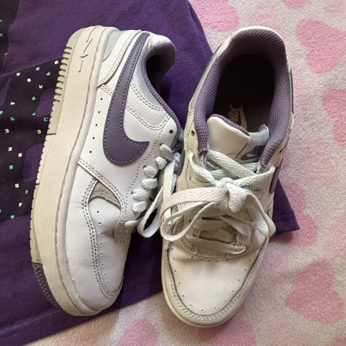Nike Bundle: Sneakers & T-Shirt - *Size Women 6.5 & XL* - photo 3