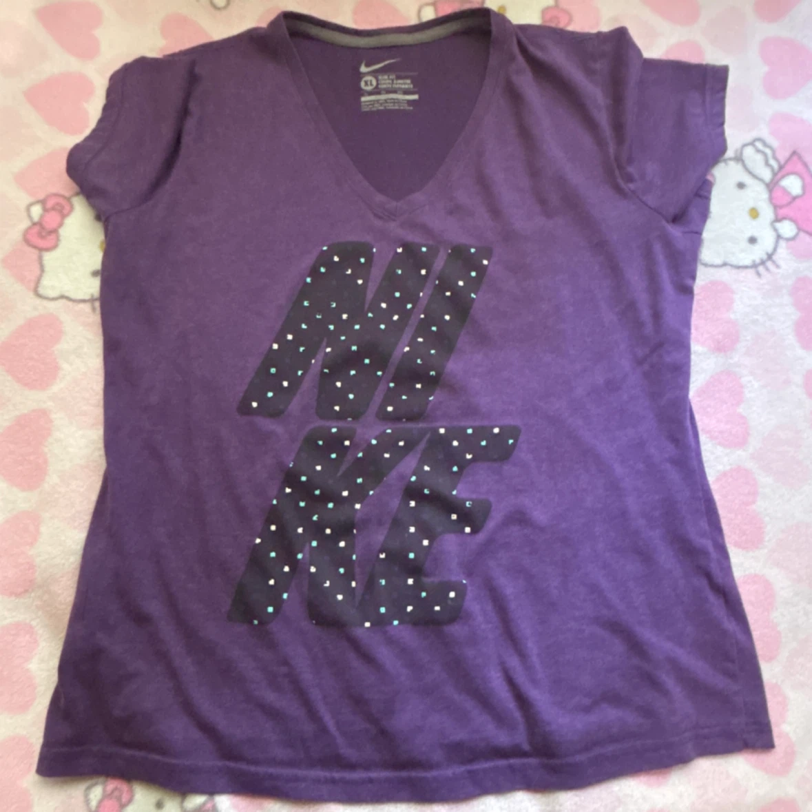 Nike Bundle: Sneakers & T-Shirt - *Size Women 6.5 & XL* - photo 5