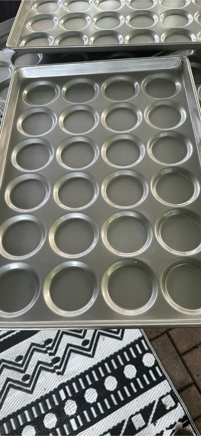 Non-Stick Chicago Metallic 42495 Bun Pans