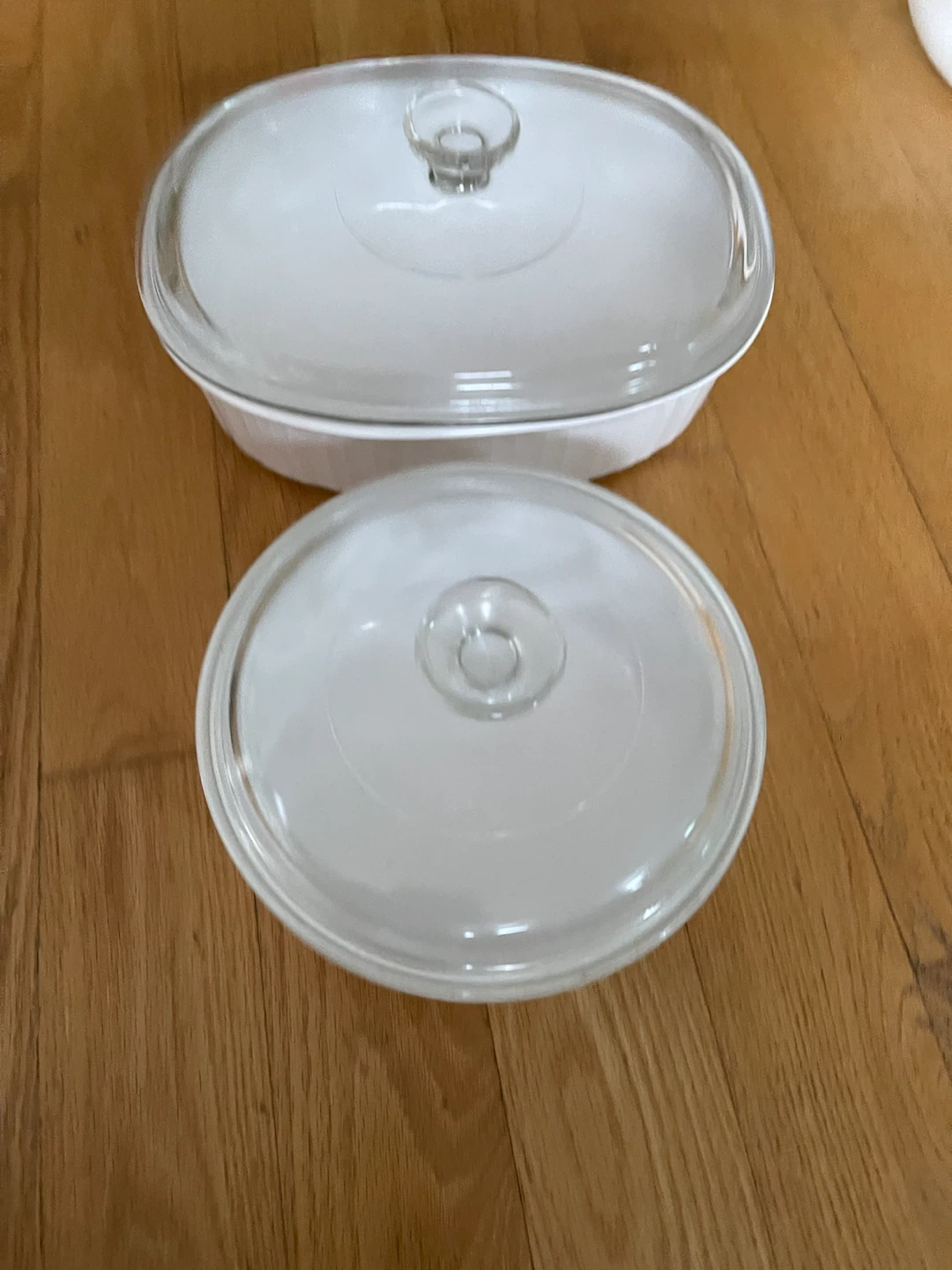 Two White Ceramic Casserole Dishes with Glass Lids