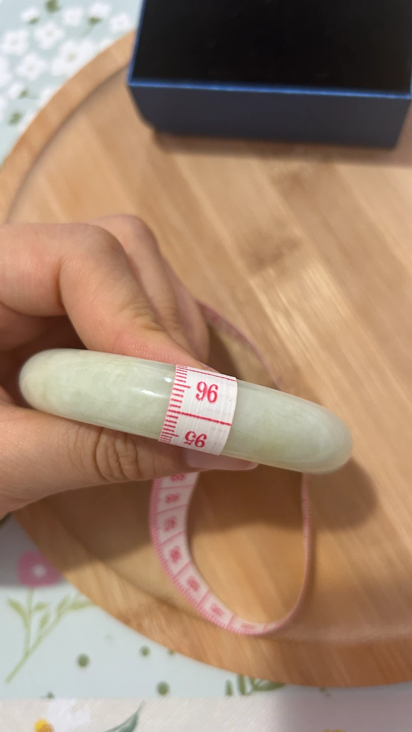 Natural Pale Green Jade Bangle - photo 3