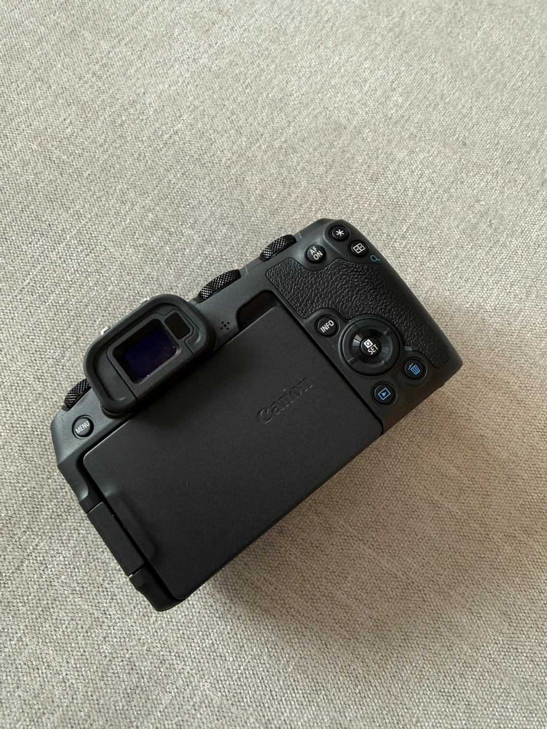 Canon EOS R - photo 2