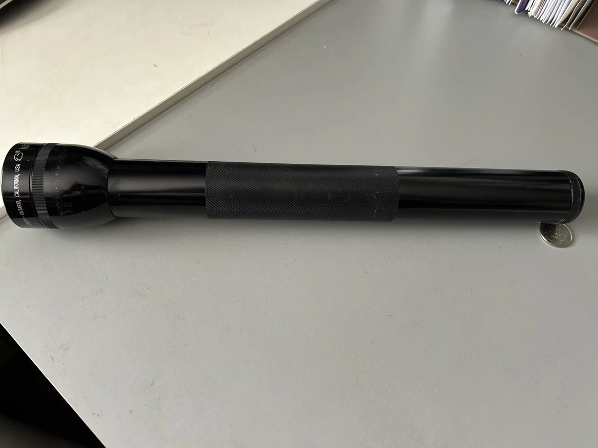 Mag-Lite Flashlight - photo 2
