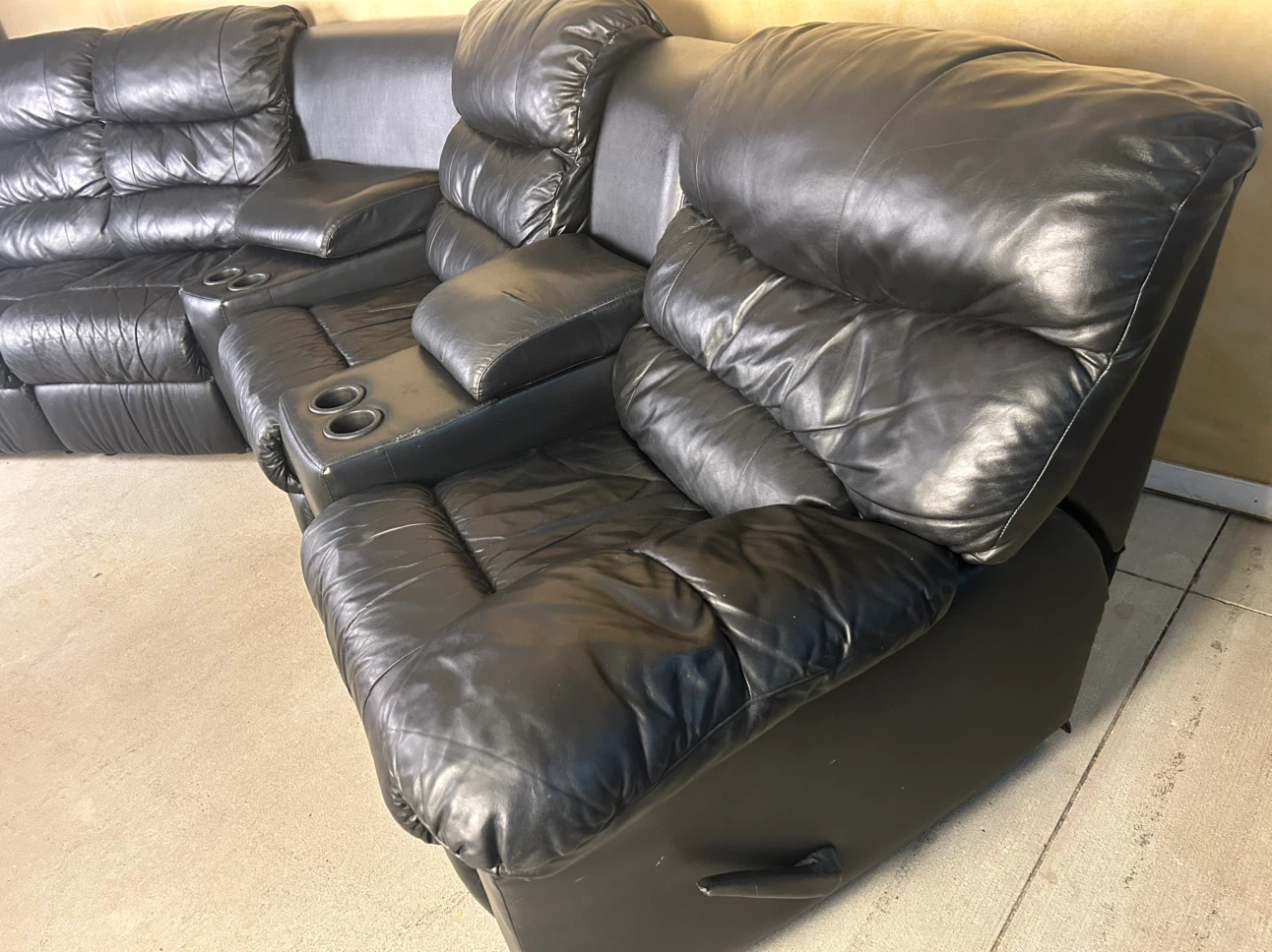 DELIVERY AVAILABLE! 6PC. LEATHER RECLINER SECTIONAL FOR $300! - photo 2