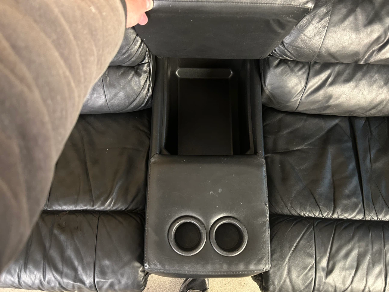 DELIVERY AVAILABLE! 6PC. LEATHER RECLINER SECTIONAL FOR $300! - photo 4