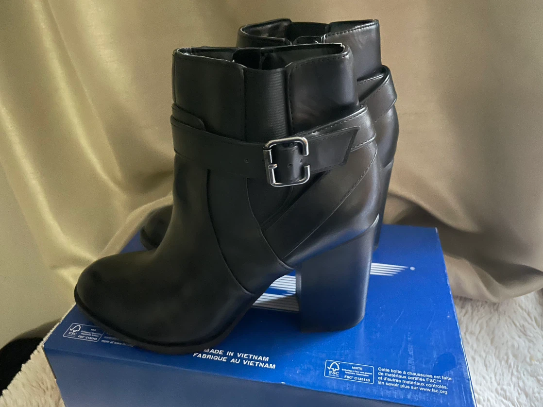 ALDO Black Heeled Ankle Boots -Size 7.5