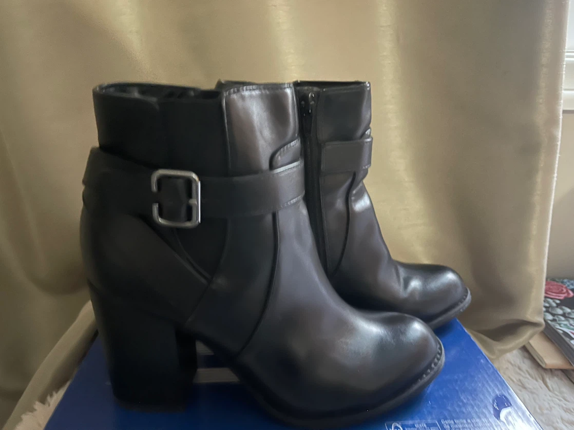 ALDO Black Heeled Ankle Boots -Size 7.5 - photo 2